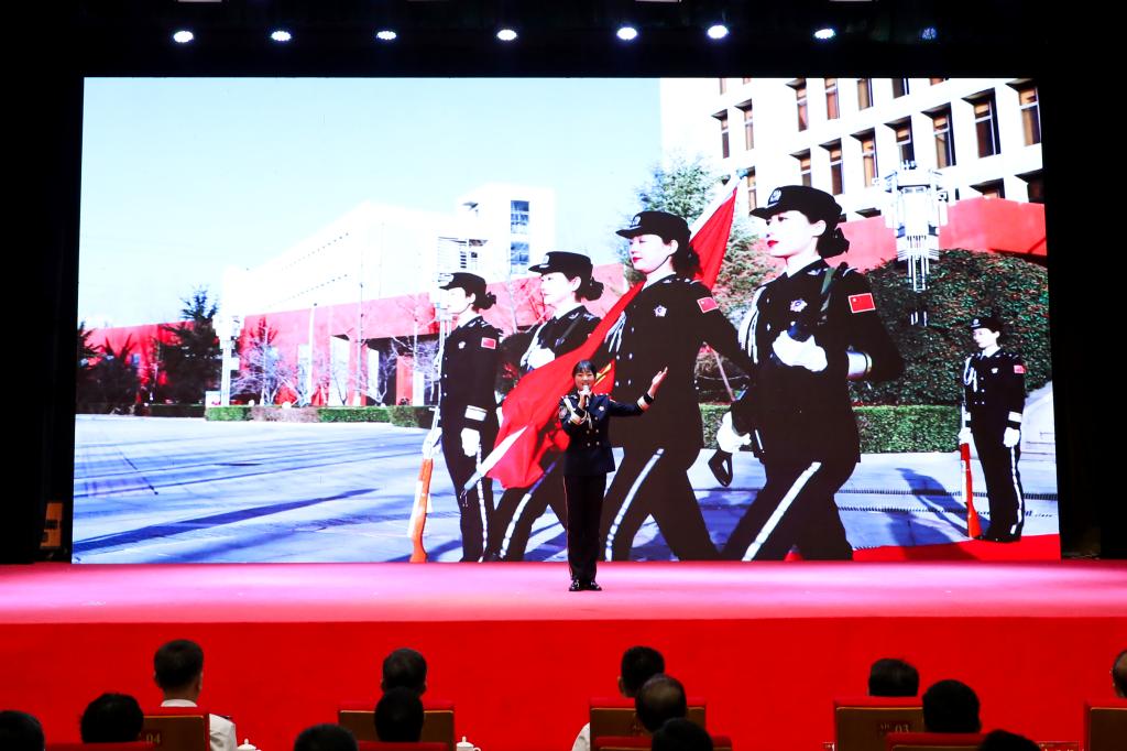 省监狱管理局第一政委杨增胜出席活动并